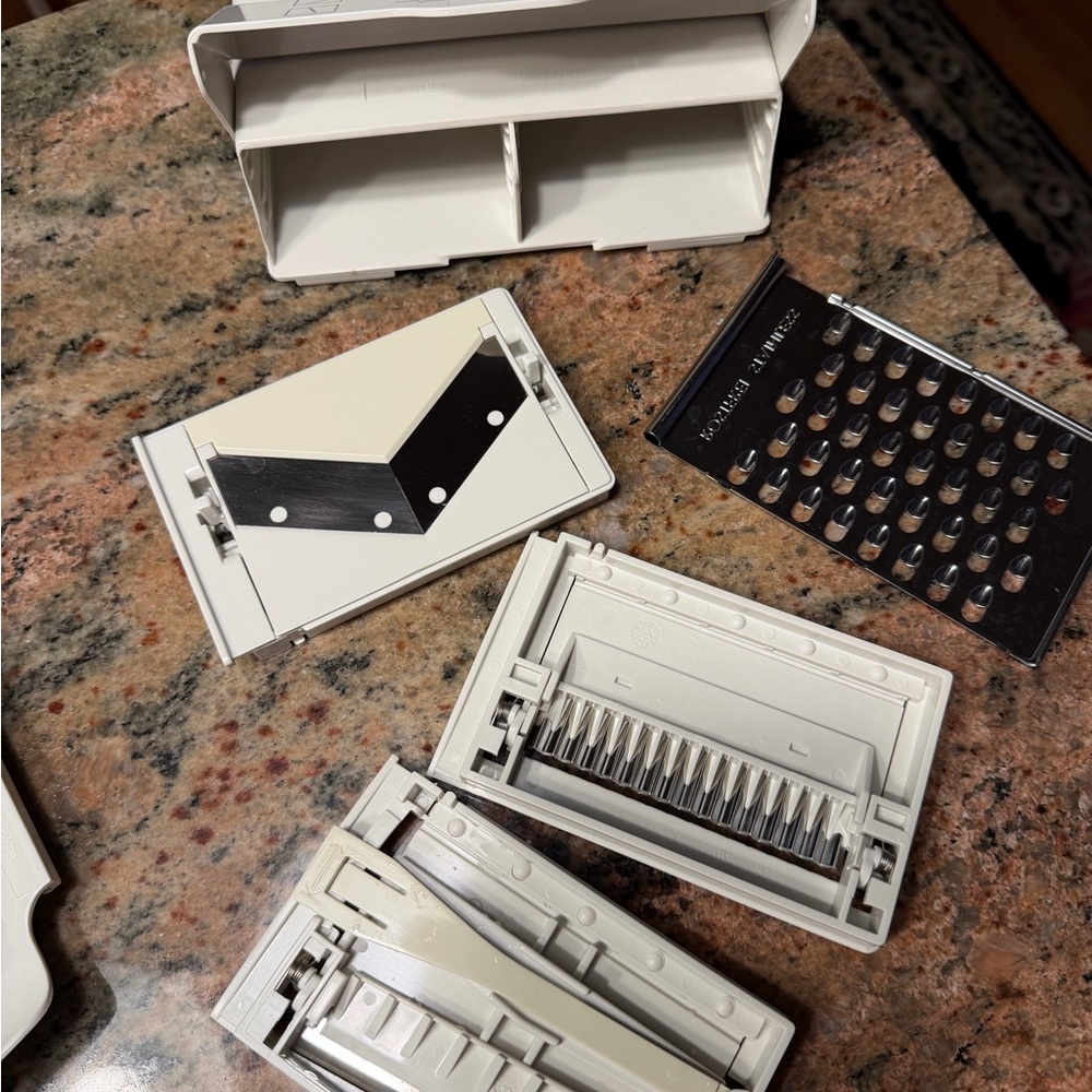 Pampered Chef Ultimate Mandoline - Picture 3 of 7